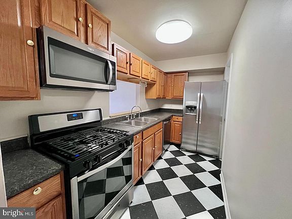 5th image of 2904 11th St NW