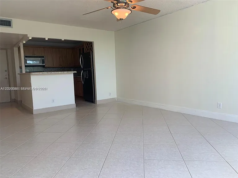 2731 Taft St #311 — Photo 7