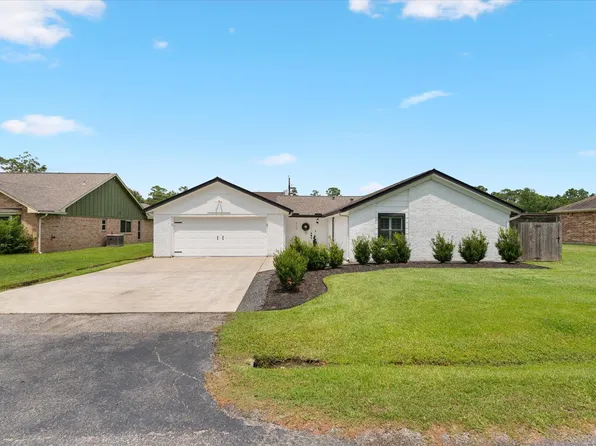 110 Dozent Ln, Baytown, TX 77521