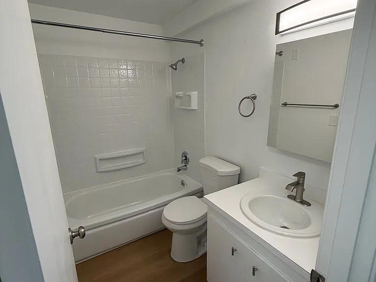 2nd and Lake Apartments — Photo 6