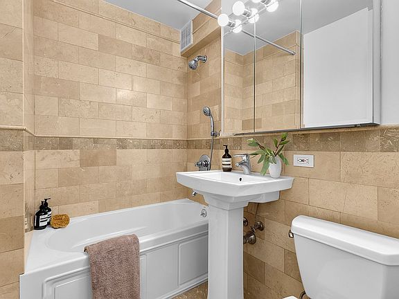 5th image of 155 E 34th St APT 19C
