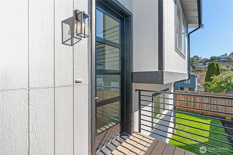 3rd image of 1718 25th Avenue S