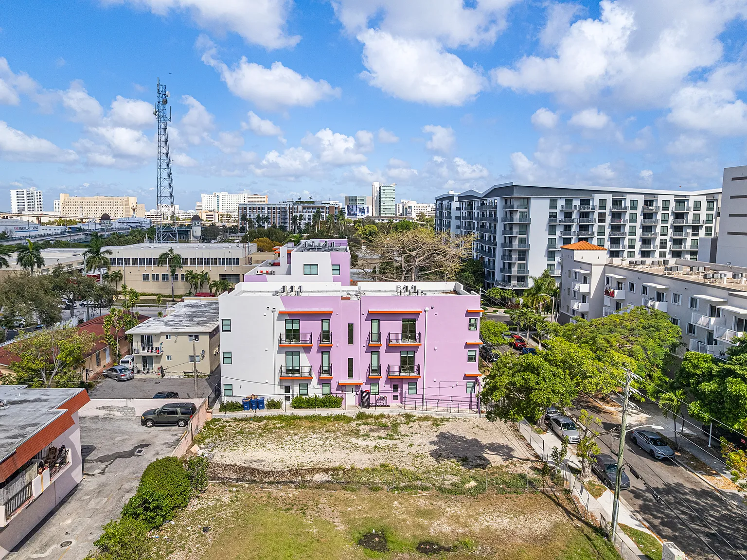Saffron Apartments — Photo 1