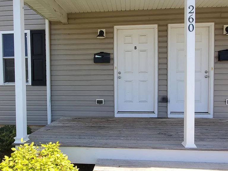 Front Entrance 260 N Delphine Avenue