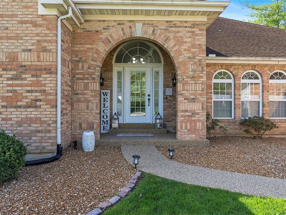 919 Locksley Manor Dr, Lake Saint Louis, MO 63367 MLS 23002858 Zillow