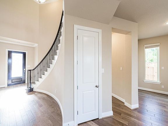 4th image of 711 Vista Haven Ln