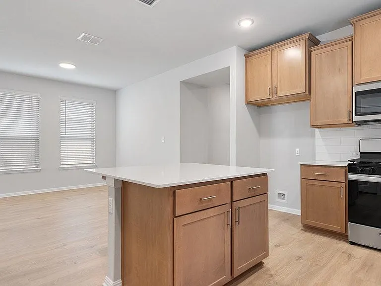 132 Condesa St — Photo 9