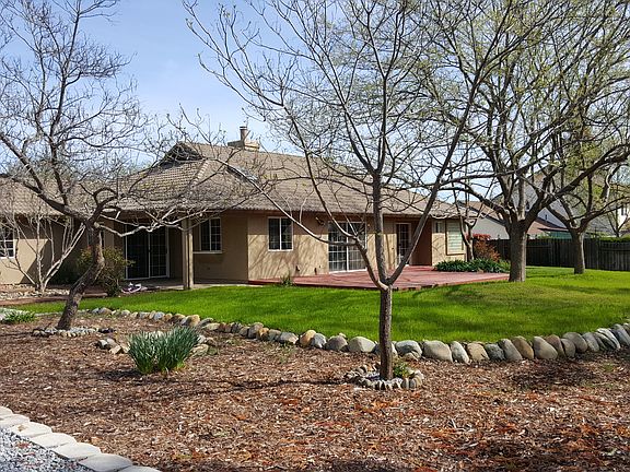 Spacious yard w/ RV parking