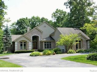 9186 Kelly Lake Dr, Clarkston, MI 48348