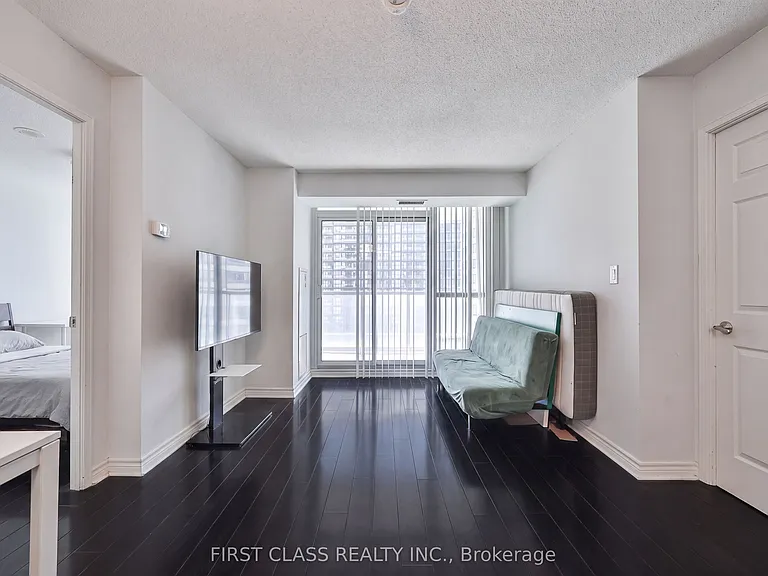 35 Hollywood Ave #1711 — Photo 3