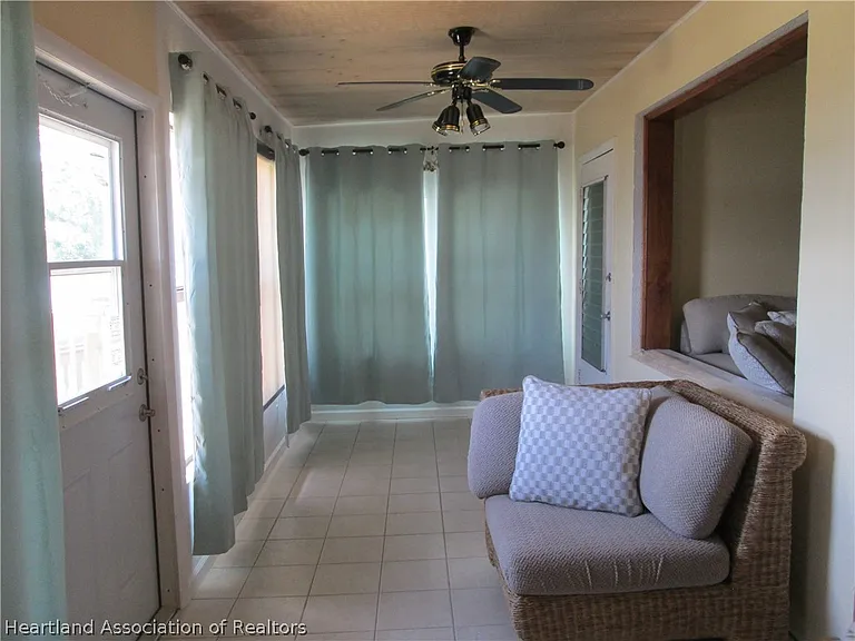 38 Lake Henry Dr — Photo 12