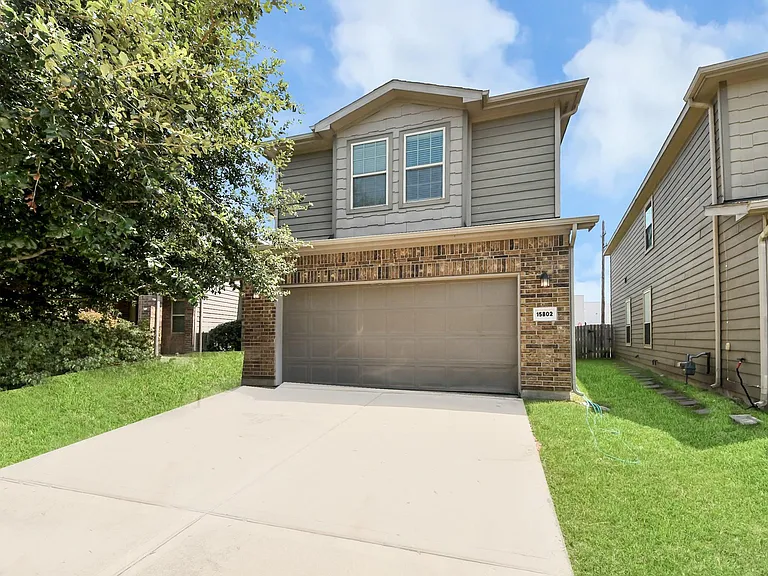 15802 Sunny Stone Dr — Photo 39