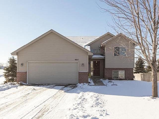 1st image of 907 Isanti Parkway
