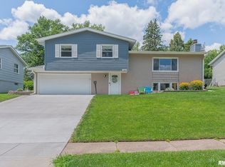 3218 Forest Rd, Davenport, IA 52807