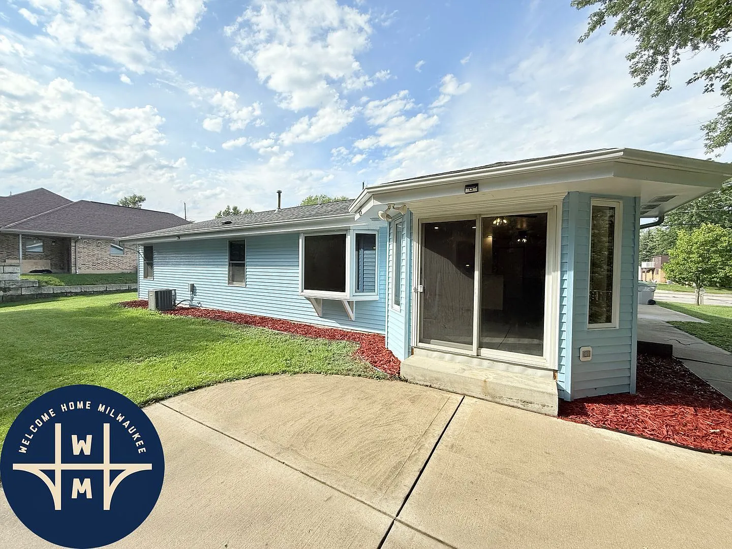 3 bed, 2.0 bath, 1582 sqft, $2,598 — Photo 2