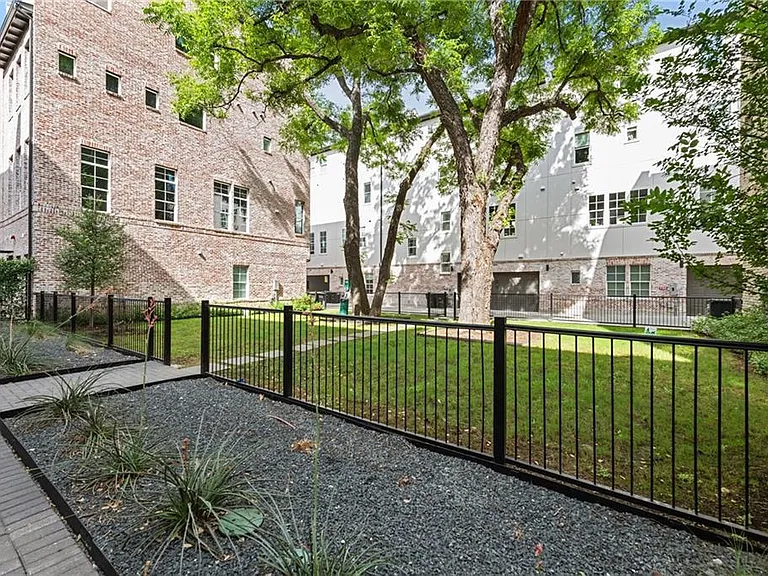 1305 Town Creek Dr #5 — Photo 3