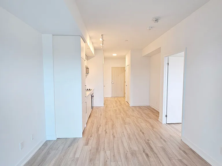 181 Sheppard Ave E #522 — Photo 7