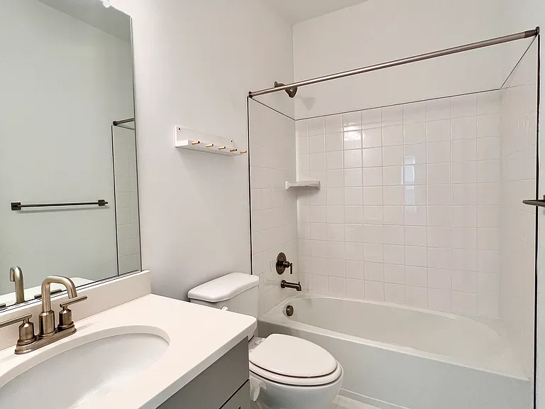 310 Andrew Ct — Photo 45