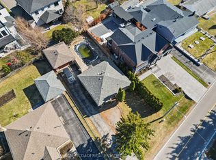 1294 Pinegrove Rd, Oakville, ON L6L2X3