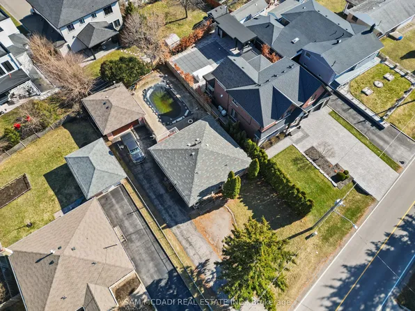 1294 Pinegrove Rd, Oakville, ON L6L 2X3