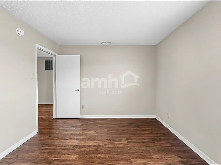 1221 Redwood Dr — Photo 14