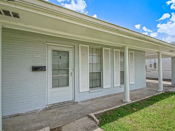 5th image of 224 Willow Dr