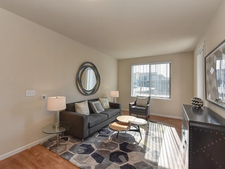Gateway Crossing — Photo 27
