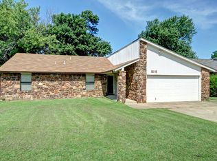 1216 S 28th St, Broken Arrow, OK 74014