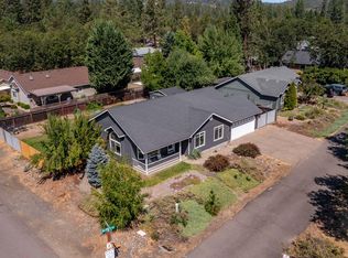 585 Alpine St, Shady Cove, OR 97539