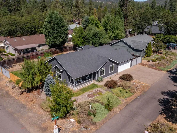 585 Alpine St, Shady Cove, OR 97539