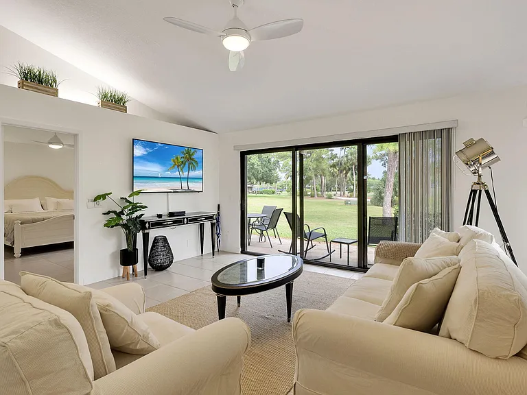 526 Club Dr — Photo 12