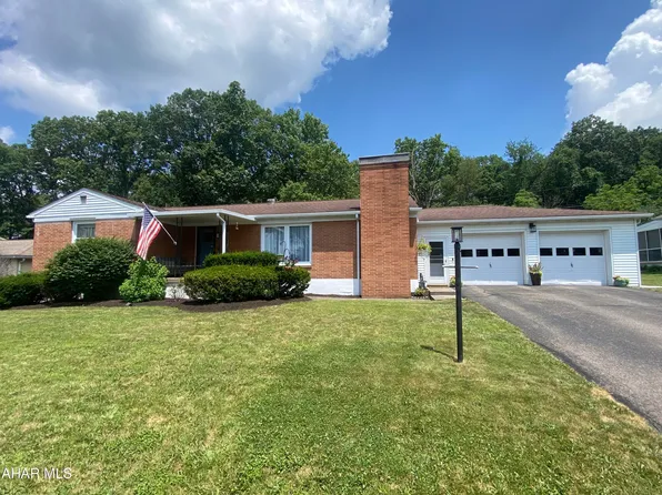 140 Devon Dr, Hollidaysburg, PA 16648