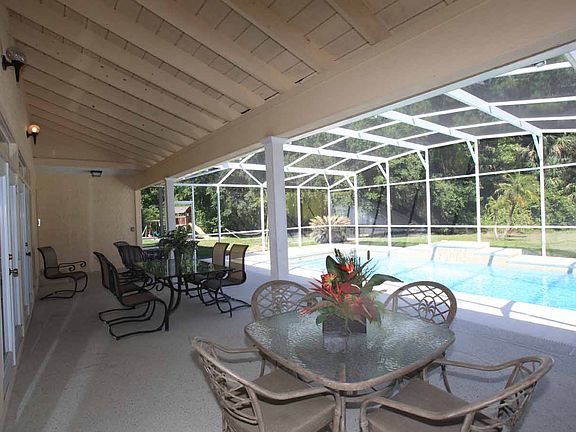 3rd image of 175 Lakeside Dr E