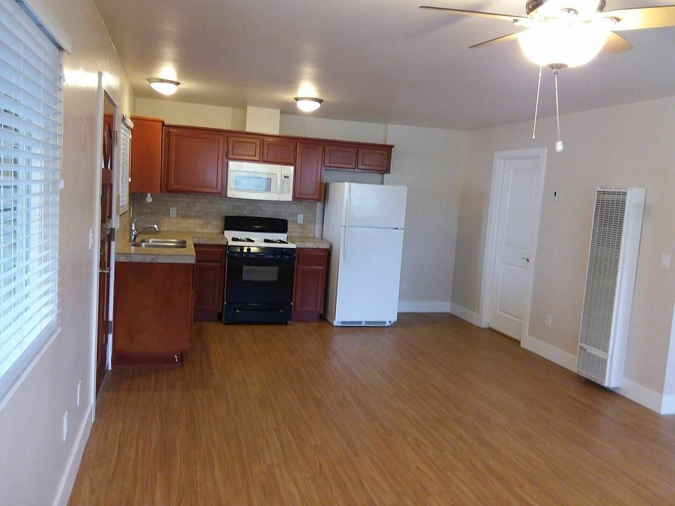 2nd image of 1064 Maple St #1/2