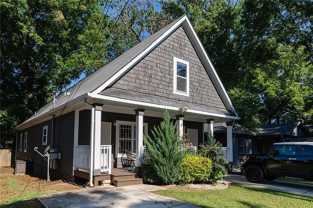 3 bed, 2.0 bath, 1093 sqft, $1,950 — Photo 1