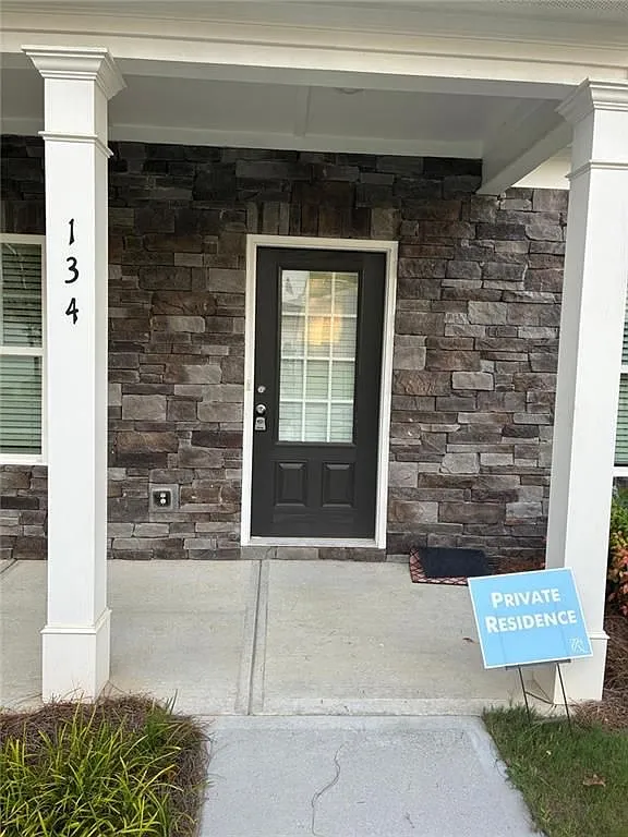 3 bed, 3.0 bath, 1937 sqft, $2,000 — Photo 2