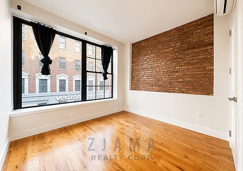 72 Willoughby St Photo 1
