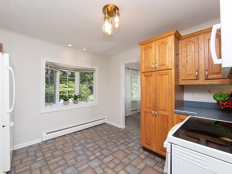 545 Maple Ave — Photo 21