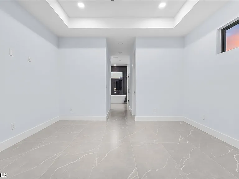 142 SW 33rd Pl — Photo 13