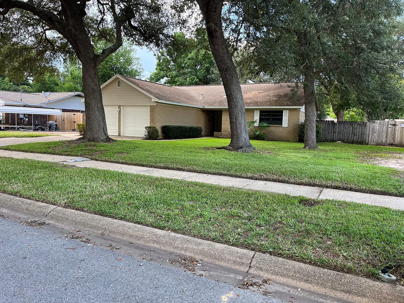 3 bed, 1273 sqft, $1,950 — Photo 1
