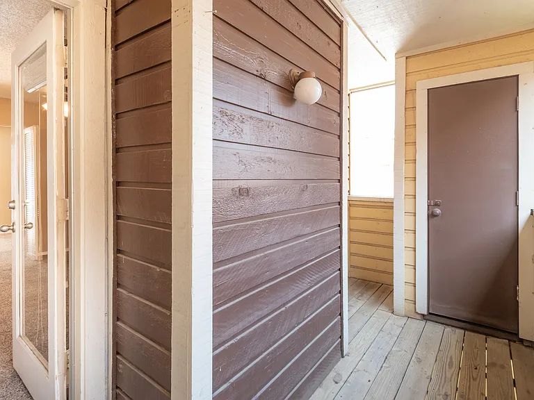 WIMBLEDON COURT APARTMENTS — Photo 10