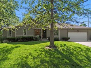 1036 NE Remington Ct, Lees Summit, MO 64086