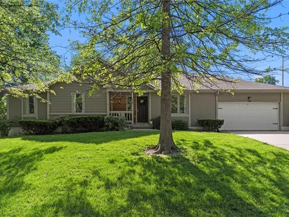 1036 NE Remington Ct, Lees Summit, MO 64086