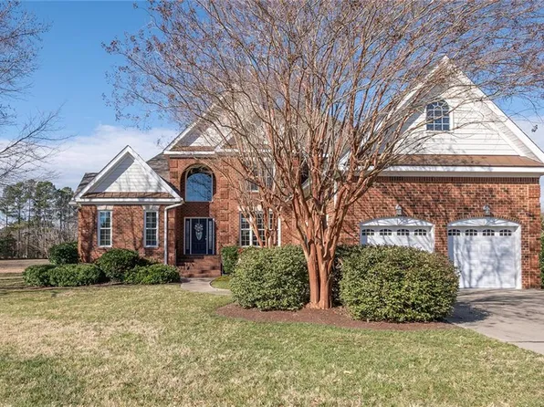 1917 Governors Pointe Dr, Suffolk, VA 23436