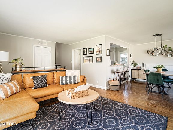 5th image of 2449 Kantebury Dr