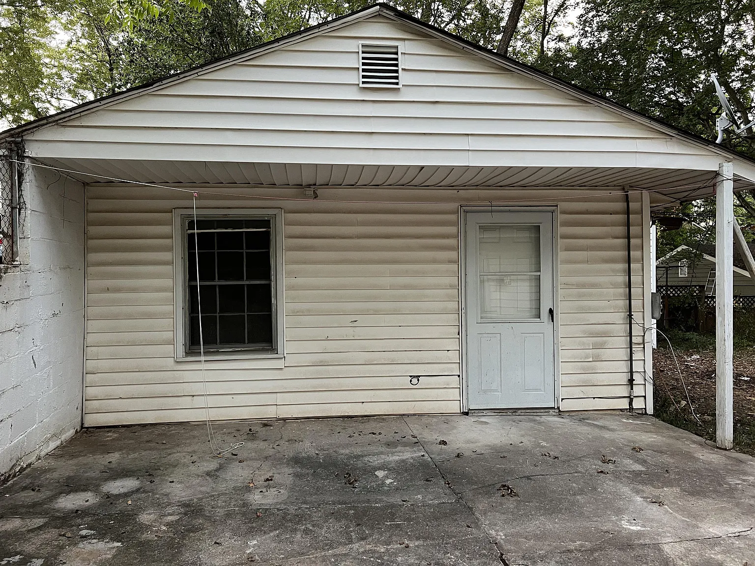 465 Ethel Street Northwest - B — Photo 1