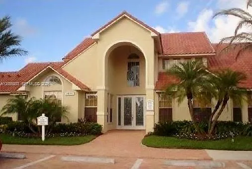 1245 SW 46th Ave — Photo 2