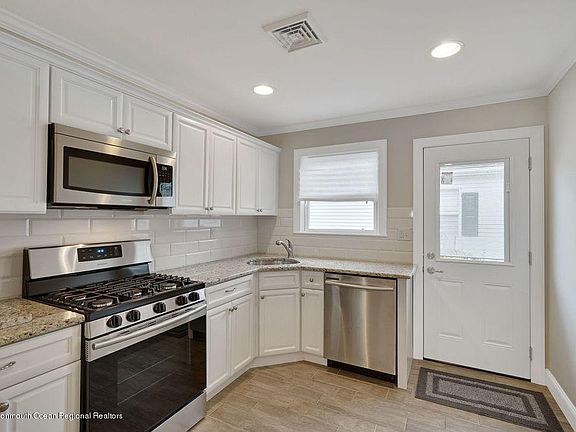 2nd image of 14 Lumsden Ct