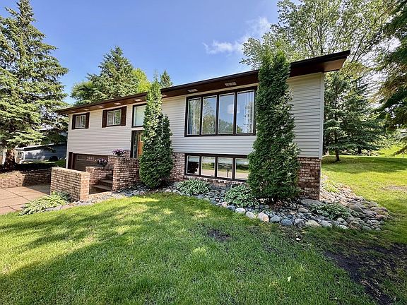 3rd image of 1502 Terrace Dr