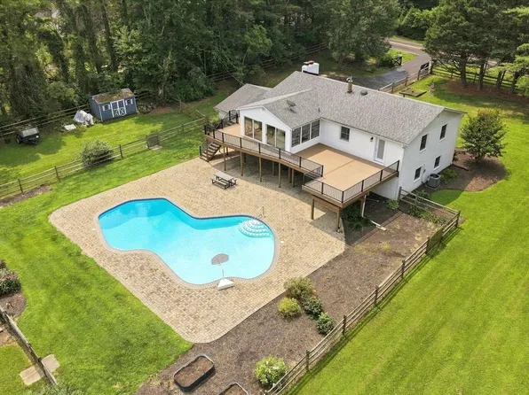 12194 Henderson Rd, Clifton, VA 20124
